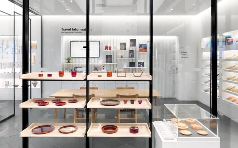 飛騨春慶 – Japan House London